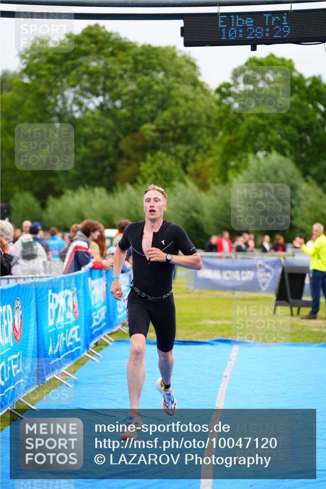 30.08.2026 - Elbe Triathlon Hamburg LAZAROV Photography http://msf.ph/oto/10047120 30.08.2026 10:28:30 Ziel 322 meine-sportfotos.de