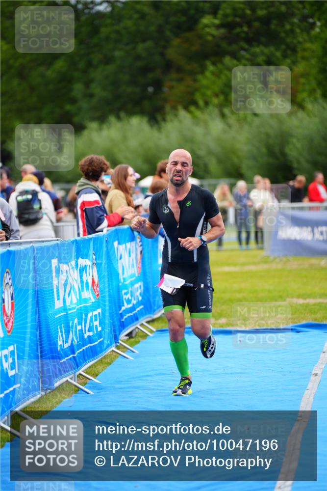 30.08.2026 - Elbe Triathlon Hamburg LAZAROV Photography http://msf.ph/oto/10047196 30.08.2026 10:28:51 Ziel 255 meine-sportfotos.de