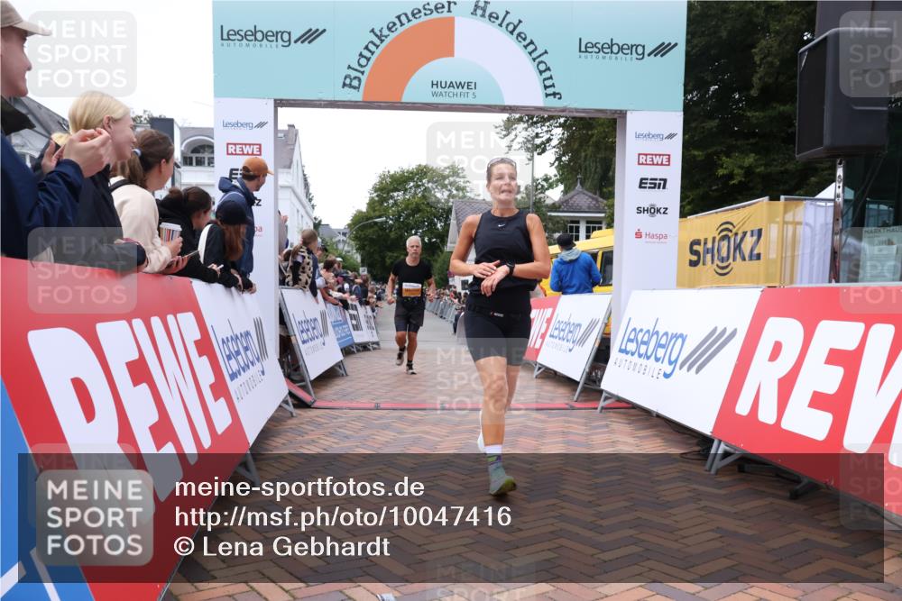 30.08.2026 - Blankeneser Heldenlauf Lena Gebhardt http://msf.ph/oto/10047416 30.08.2026 11:53:52 Ziel 2592, 2851, 2862 meine-sportfotos.de