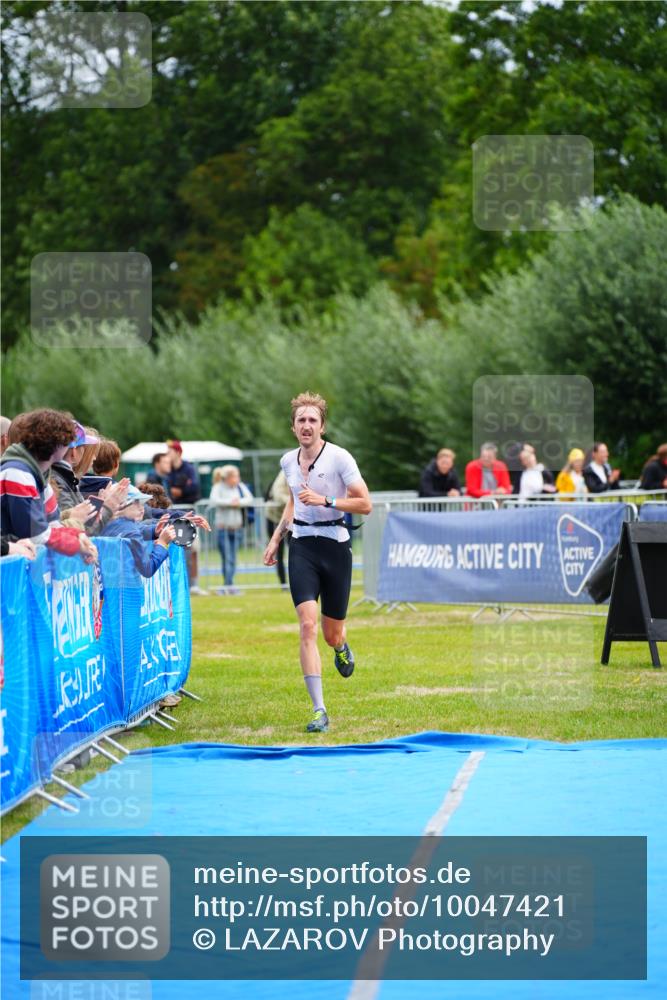 30.08.2026 - Elbe Triathlon Hamburg LAZAROV Photography http://msf.ph/oto/10047421 30.08.2026 10:30:24 Ziel 317 meine-sportfotos.de