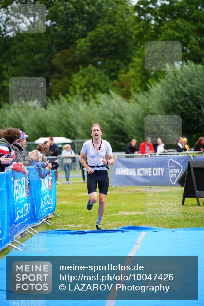 30.08.2026 - Elbe Triathlon Hamburg LAZAROV Photography http://msf.ph/oto/10047426 30.08.2026 10:30:24 Ziel 317 meine-sportfotos.de
