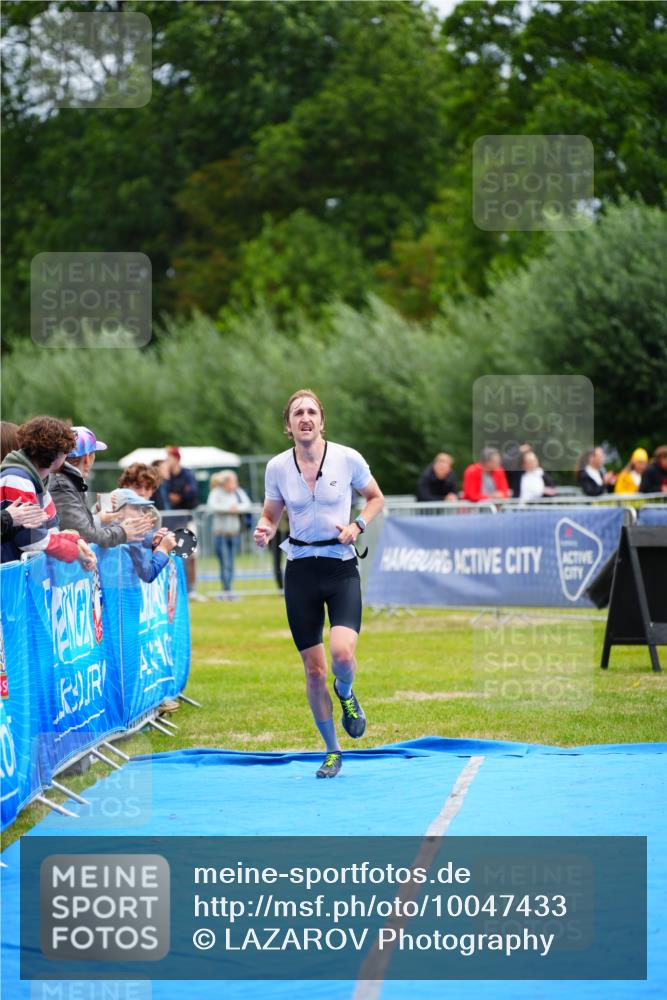 30.08.2026 - Elbe Triathlon Hamburg LAZAROV Photography http://msf.ph/oto/10047433 30.08.2026 10:30:25 Ziel 317 meine-sportfotos.de