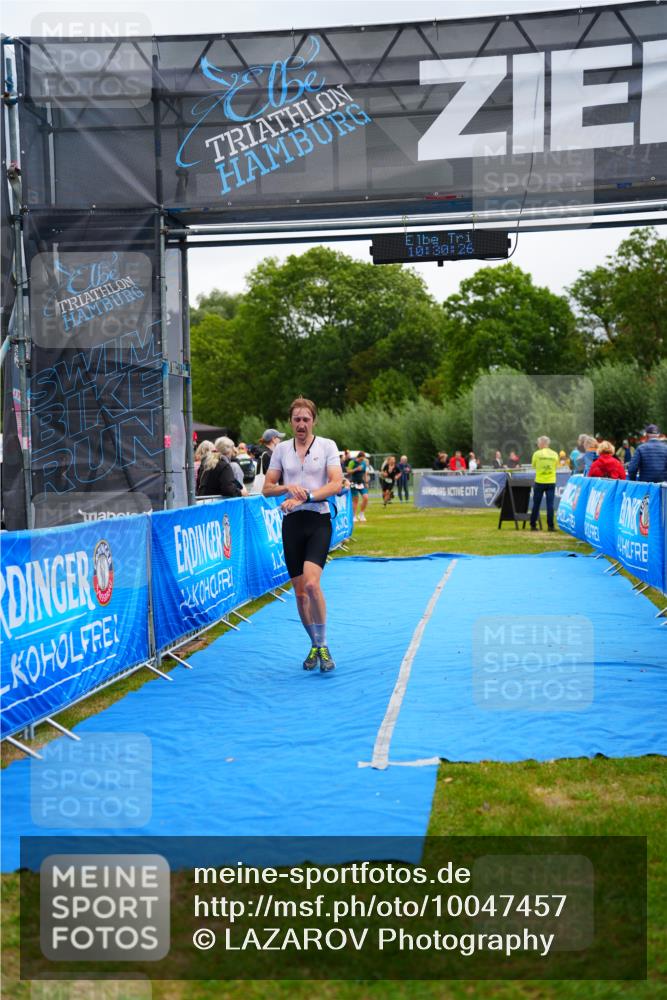 30.08.2026 - Elbe Triathlon Hamburg LAZAROV Photography http://msf.ph/oto/10047457 30.08.2026 10:30:27 Ziel 317 meine-sportfotos.de
