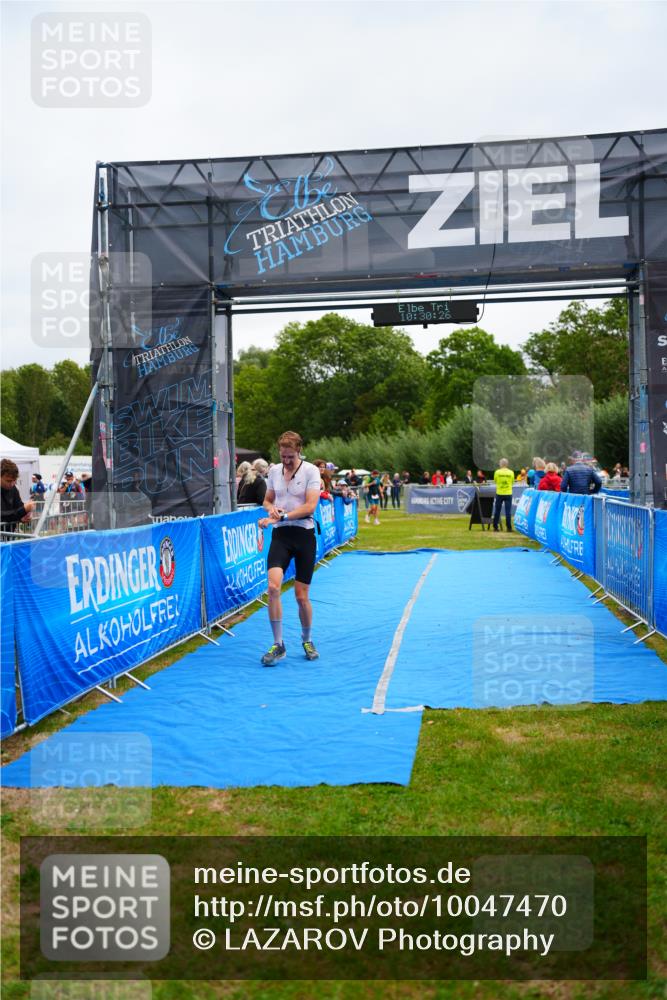 30.08.2026 - Elbe Triathlon Hamburg LAZAROV Photography http://msf.ph/oto/10047470 30.08.2026 10:30:27 Ziel 317 meine-sportfotos.de