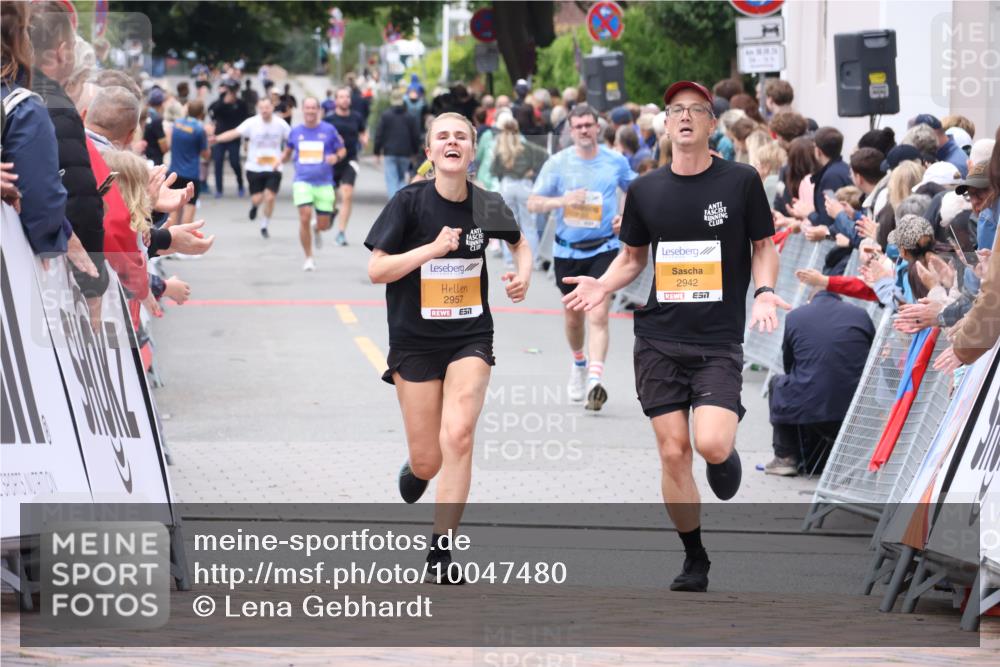 30.08.2026 - Blankeneser Heldenlauf Lena Gebhardt http://msf.ph/oto/10047480 30.08.2026 11:53:58 Ziel 2303, 2592, 2862, 2942, 2957 meine-sportfotos.de