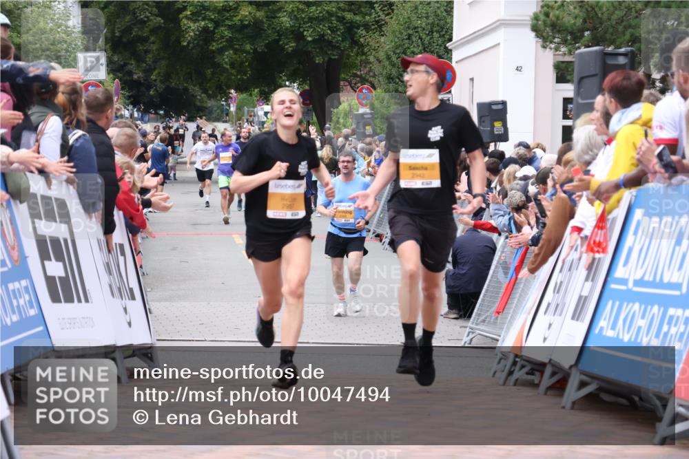30.08.2026 - Blankeneser Heldenlauf Lena Gebhardt http://msf.ph/oto/10047494 30.08.2026 11:53:59 Ziel 2303, 2592, 2862, 2942, 2957 meine-sportfotos.de