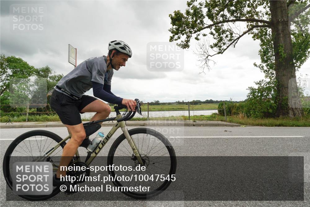 30.08.2026 - Elbe Triathlon Hamburg Michael Burmester http://msf.ph/oto/10047545 30.08.2026 14:58:03 Radfahren  meine-sportfotos.de