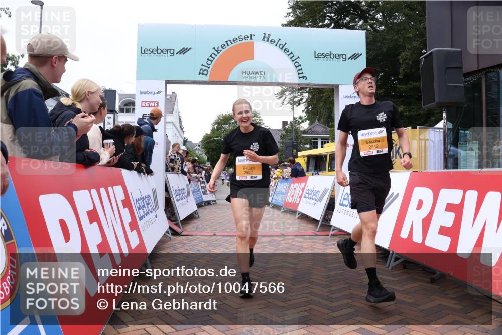 30.08.2026 - Blankeneser Heldenlauf Lena Gebhardt http://msf.ph/oto/10047566 30.08.2026 11:54:03 Ziel 2303, 2942, 2957 meine-sportfotos.de