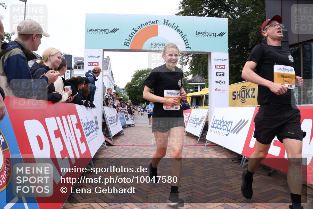30.08.2026 - Blankeneser Heldenlauf Lena Gebhardt http://msf.ph/oto/10047580 30.08.2026 11:54:03 Ziel 2303, 2942, 2957 meine-sportfotos.de