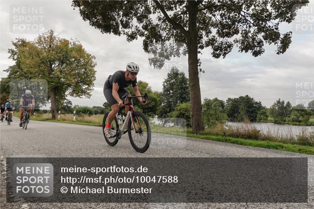 30.08.2026 - Elbe Triathlon Hamburg Michael Burmester http://msf.ph/oto/10047588 30.08.2026 09:37:42 Radfahren 356, 362, 439, 497, 555, 642, 711, 1897 meine-sportfotos.de