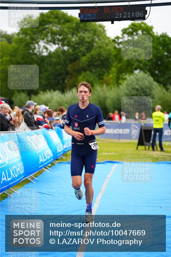 30.08.2026 - Elbe Triathlon Hamburg LAZAROV Photography http://msf.ph/oto/10047669 30.08.2026 10:31:07 Ziel 208, 252, 1895 meine-sportfotos.de