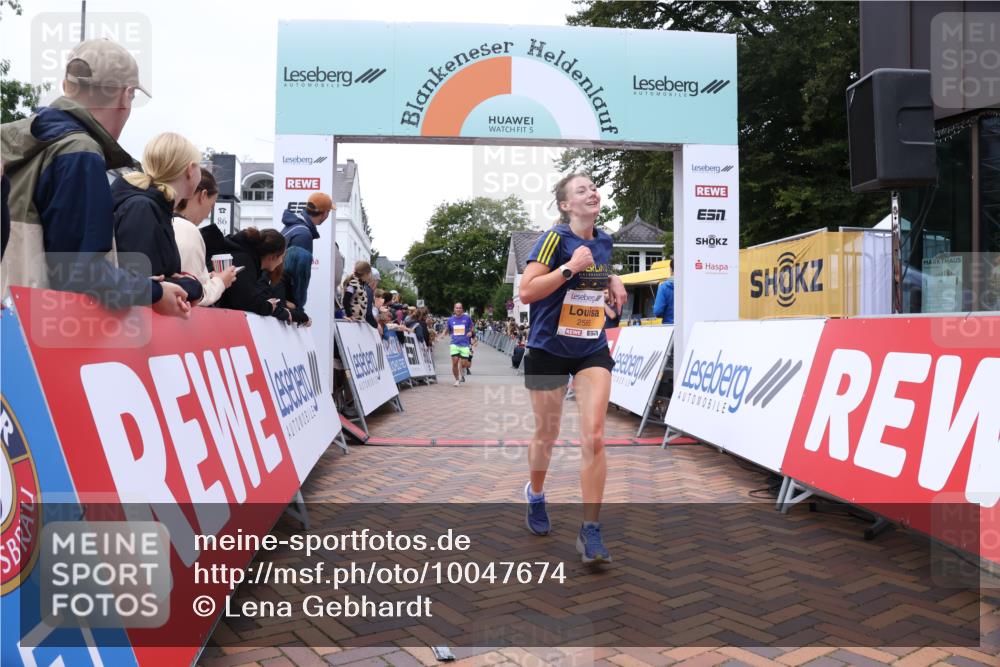 30.08.2026 - Blankeneser Heldenlauf Lena Gebhardt http://msf.ph/oto/10047674 30.08.2026 11:54:10 Ziel 2247, 2585, 2942, 2957 meine-sportfotos.de
