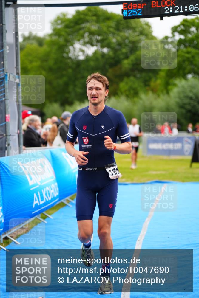 30.08.2026 - Elbe Triathlon Hamburg LAZAROV Photography http://msf.ph/oto/10047690 30.08.2026 10:31:08 Ziel 208, 252, 1895 meine-sportfotos.de