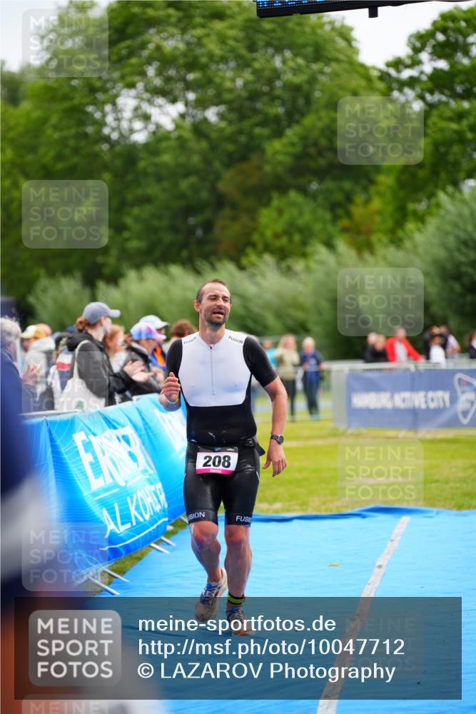 30.08.2026 - Elbe Triathlon Hamburg LAZAROV Photography http://msf.ph/oto/10047712 30.08.2026 10:31:13 Ziel 208 meine-sportfotos.de