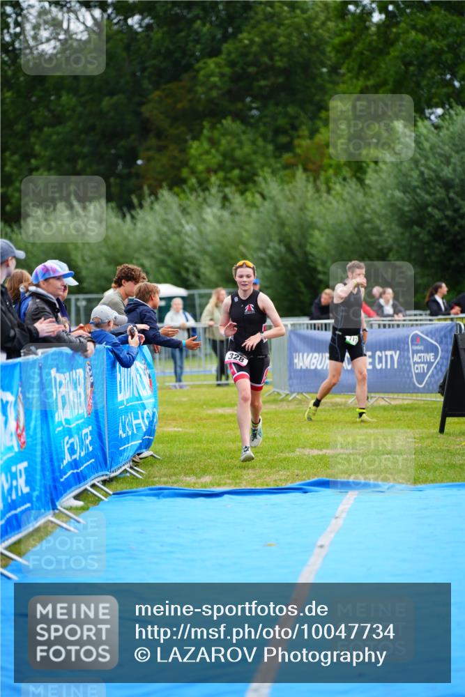 30.08.2026 - Elbe Triathlon Hamburg LAZAROV Photography http://msf.ph/oto/10047734 30.08.2026 10:31:27 Ziel 328 meine-sportfotos.de