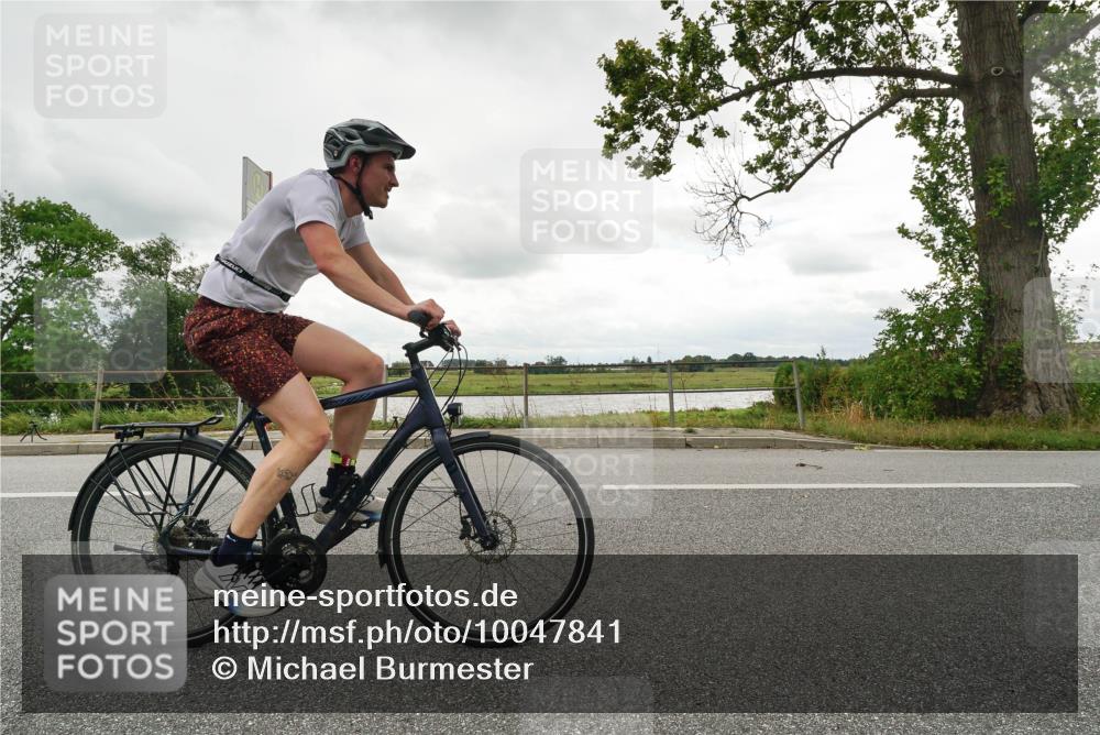 30.08.2026 - Elbe Triathlon Hamburg Michael Burmester http://msf.ph/oto/10047841 30.08.2026 15:01:23 Radfahren  meine-sportfotos.de