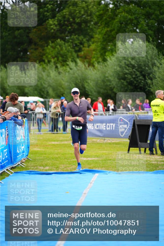 30.08.2026 - Elbe Triathlon Hamburg LAZAROV Photography http://msf.ph/oto/10047851 30.08.2026 10:31:56 Ziel 445 meine-sportfotos.de