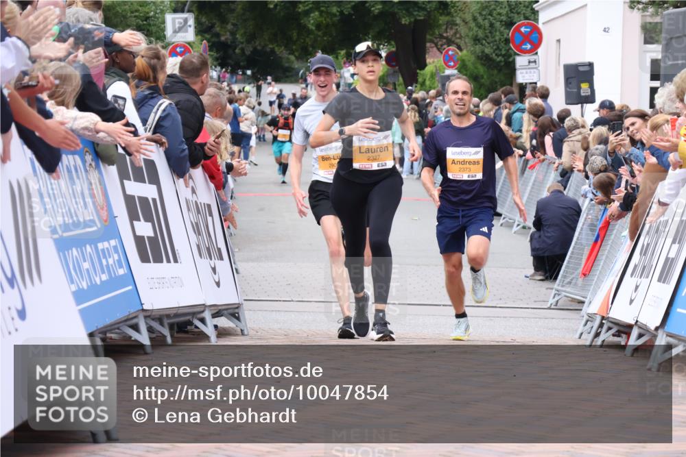 30.08.2026 - Blankeneser Heldenlauf Lena Gebhardt http://msf.ph/oto/10047854 30.08.2026 11:54:26 Ziel 2327, 2373, 2909 meine-sportfotos.de