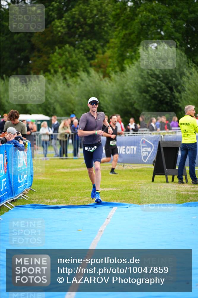 30.08.2026 - Elbe Triathlon Hamburg LAZAROV Photography http://msf.ph/oto/10047859 30.08.2026 10:31:56 Ziel 445 meine-sportfotos.de