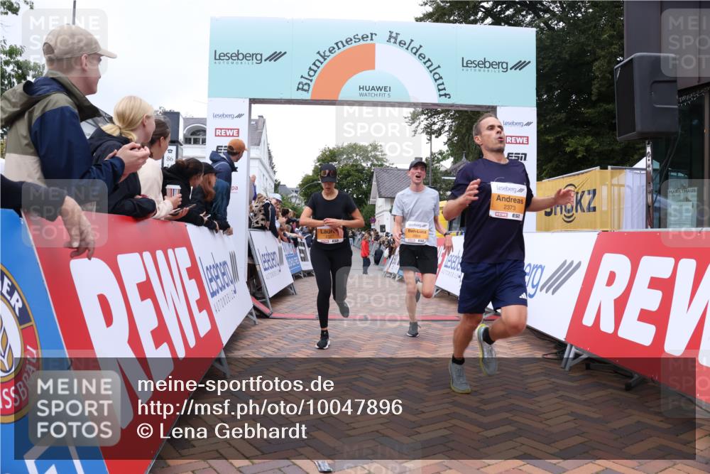 30.08.2026 - Blankeneser Heldenlauf Lena Gebhardt http://msf.ph/oto/10047896 30.08.2026 11:54:29 Ziel 2327, 2373, 2909 meine-sportfotos.de