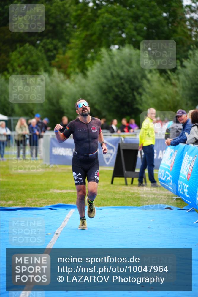30.08.2026 - Elbe Triathlon Hamburg LAZAROV Photography http://msf.ph/oto/10047964 30.08.2026 10:32:25 Ziel 295 meine-sportfotos.de