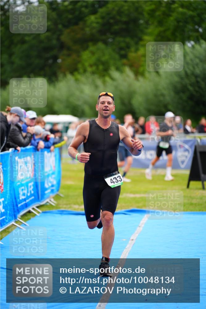 30.08.2026 - Elbe Triathlon Hamburg LAZAROV Photography http://msf.ph/oto/10048134 30.08.2026 10:32:51 Ziel 298, 433 meine-sportfotos.de