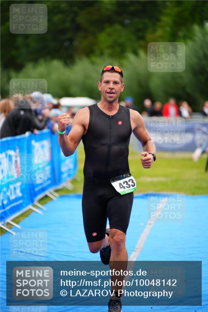 30.08.2026 - Elbe Triathlon Hamburg LAZAROV Photography http://msf.ph/oto/10048142 30.08.2026 10:32:52 Ziel 298, 433 meine-sportfotos.de