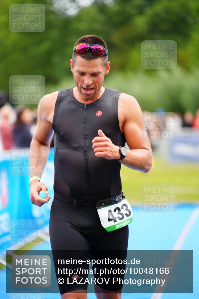 30.08.2026 - Elbe Triathlon Hamburg LAZAROV Photography http://msf.ph/oto/10048166 30.08.2026 10:32:53 Ziel 298, 433 meine-sportfotos.de