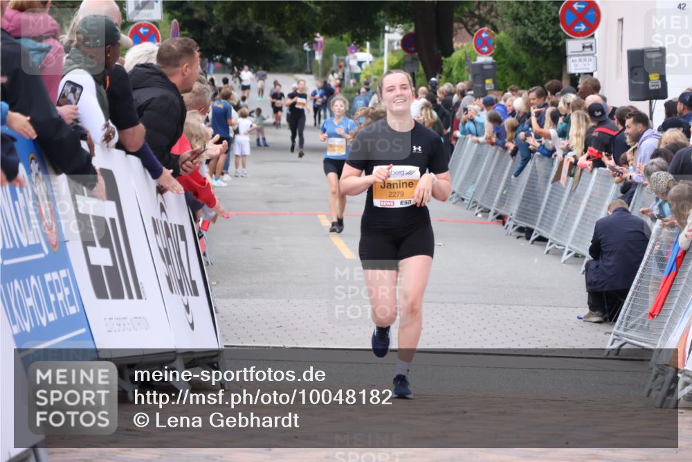 30.08.2026 - Blankeneser Heldenlauf Lena Gebhardt http://msf.ph/oto/10048182 30.08.2026 11:54:57 Ziel 2825 meine-sportfotos.de