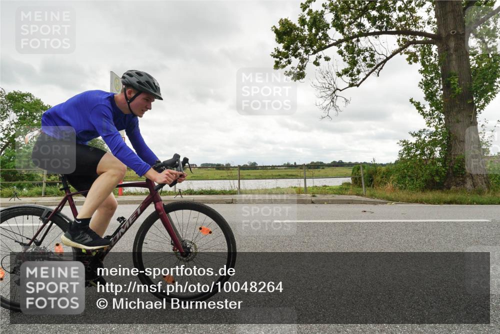 30.08.2026 - Elbe Triathlon Hamburg Michael Burmester http://msf.ph/oto/10048264 30.08.2026 15:10:07 Radfahren  meine-sportfotos.de