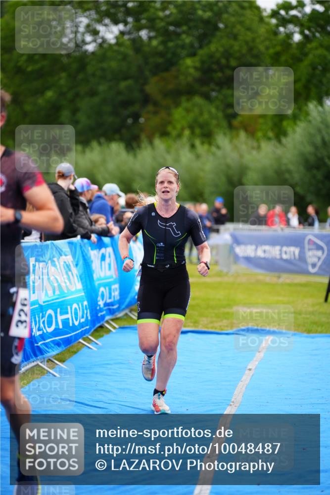 30.08.2026 - Elbe Triathlon Hamburg LAZAROV Photography http://msf.ph/oto/10048487 30.08.2026 10:33:29 Ziel 326, 382 meine-sportfotos.de