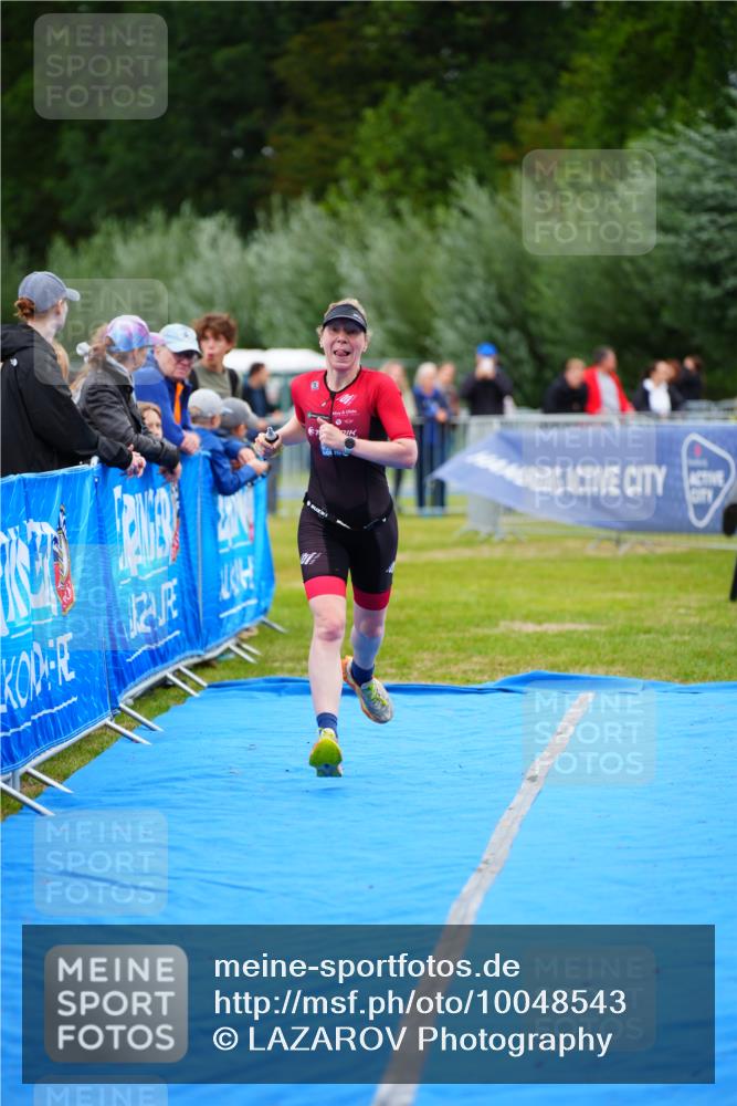 30.08.2026 - Elbe Triathlon Hamburg LAZAROV Photography http://msf.ph/oto/10048543 30.08.2026 10:33:52 Ziel 348 meine-sportfotos.de