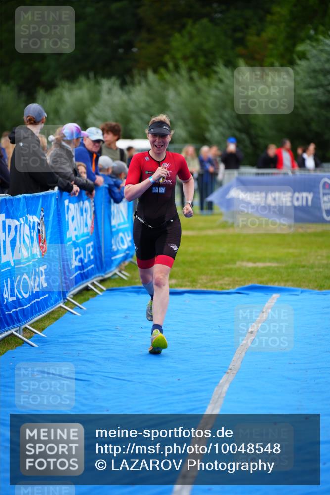30.08.2026 - Elbe Triathlon Hamburg LAZAROV Photography http://msf.ph/oto/10048548 30.08.2026 10:33:52 Ziel 348 meine-sportfotos.de