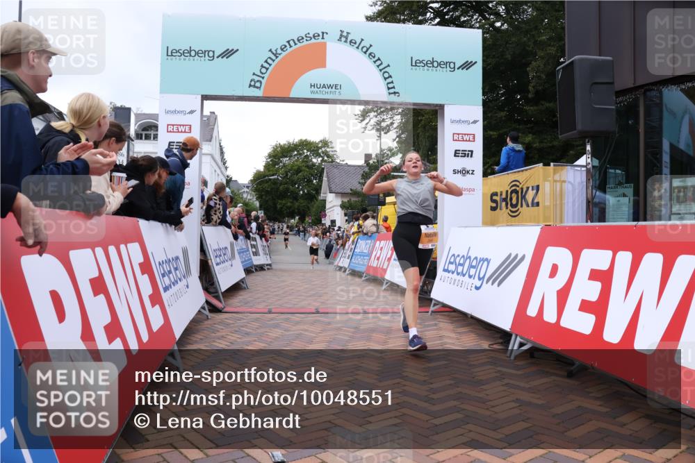 30.08.2026 - Blankeneser Heldenlauf Lena Gebhardt http://msf.ph/oto/10048551 30.08.2026 11:55:26 Ziel 2401, 2649, 2864 meine-sportfotos.de