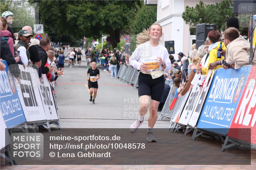 30.08.2026 - Blankeneser Heldenlauf Lena Gebhardt http://msf.ph/oto/10048578 30.08.2026 11:55:28 Ziel 2401, 2649, 2864 meine-sportfotos.de