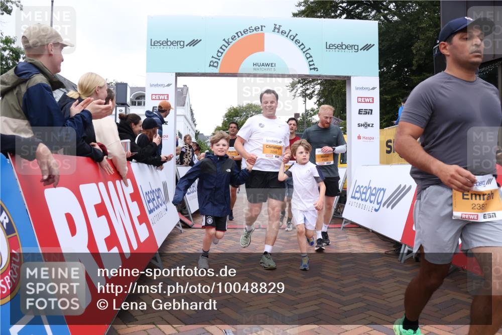 30.08.2026 - Blankeneser Heldenlauf Lena Gebhardt http://msf.ph/oto/10048829 30.08.2026 11:55:56 Ziel 2245, 2387, 2391, 2678, 2939 meine-sportfotos.de