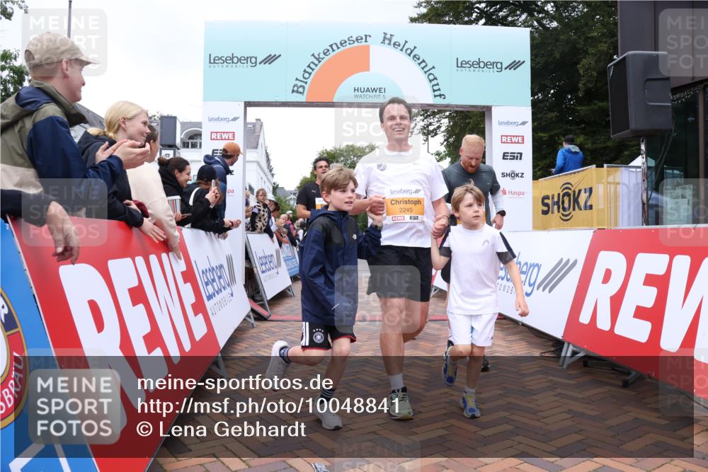 30.08.2026 - Blankeneser Heldenlauf Lena Gebhardt http://msf.ph/oto/10048841 30.08.2026 11:55:57 Ziel 2245, 2387, 2391, 2678, 2939 meine-sportfotos.de