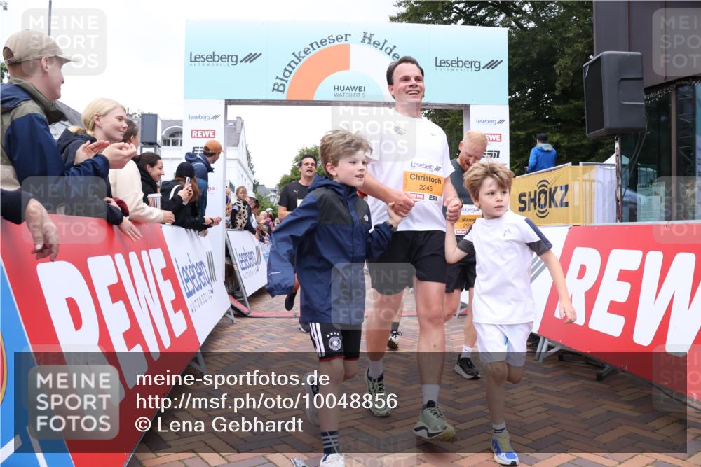 30.08.2026 - Blankeneser Heldenlauf Lena Gebhardt http://msf.ph/oto/10048856 30.08.2026 11:55:57 Ziel 2245, 2387, 2391, 2678, 2939 meine-sportfotos.de