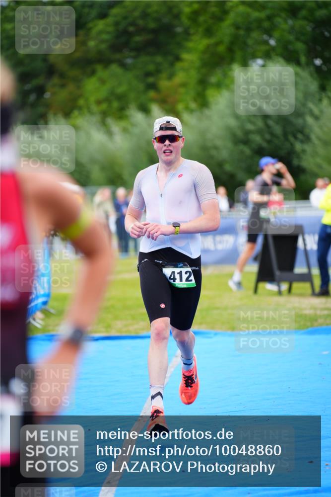 30.08.2026 - Elbe Triathlon Hamburg LAZAROV Photography http://msf.ph/oto/10048860 30.08.2026 10:34:22 Ziel 412 meine-sportfotos.de