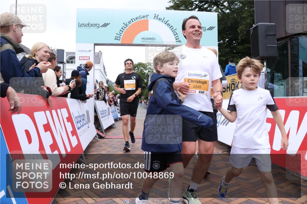 30.08.2026 - Blankeneser Heldenlauf Lena Gebhardt http://msf.ph/oto/10048869 30.08.2026 11:55:57 Ziel 2245, 2387, 2391, 2678, 2939 meine-sportfotos.de