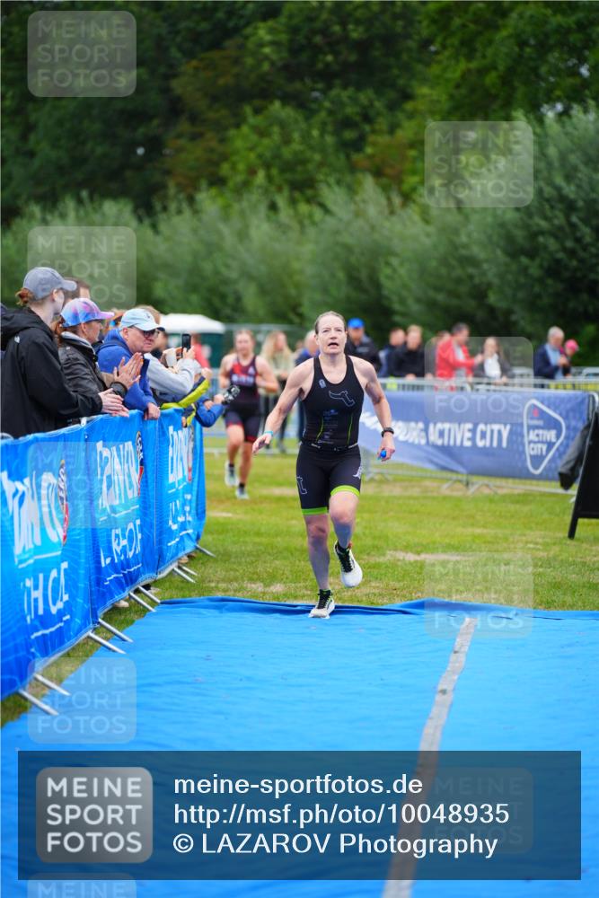 30.08.2026 - Elbe Triathlon Hamburg LAZAROV Photography http://msf.ph/oto/10048935 30.08.2026 10:34:44 Ziel 356, 385 meine-sportfotos.de