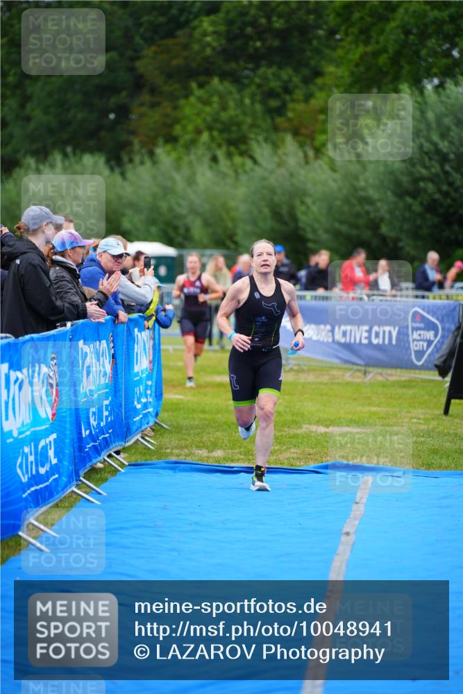 30.08.2026 - Elbe Triathlon Hamburg LAZAROV Photography http://msf.ph/oto/10048941 30.08.2026 10:34:45 Ziel 356, 385 meine-sportfotos.de