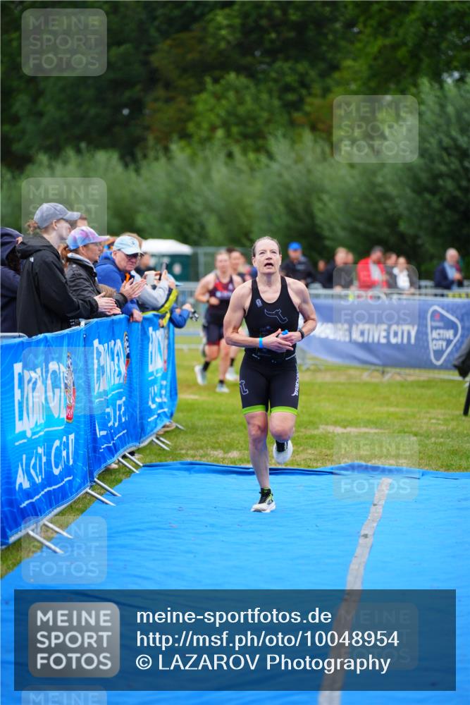 30.08.2026 - Elbe Triathlon Hamburg LAZAROV Photography http://msf.ph/oto/10048954 30.08.2026 10:34:45 Ziel 356, 385 meine-sportfotos.de