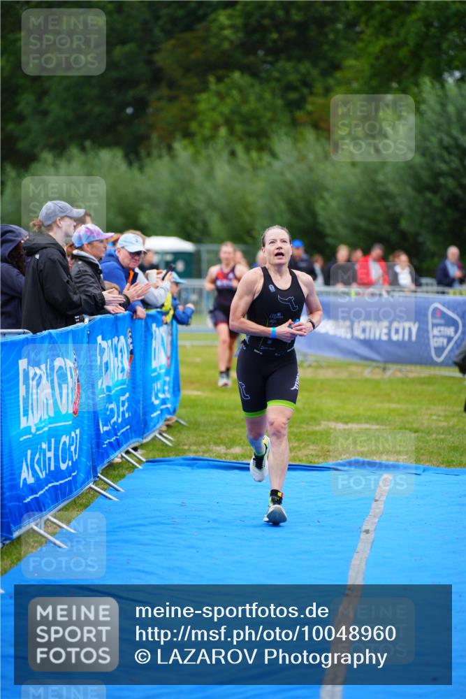 30.08.2026 - Elbe Triathlon Hamburg LAZAROV Photography http://msf.ph/oto/10048960 30.08.2026 10:34:45 Ziel 356, 385 meine-sportfotos.de