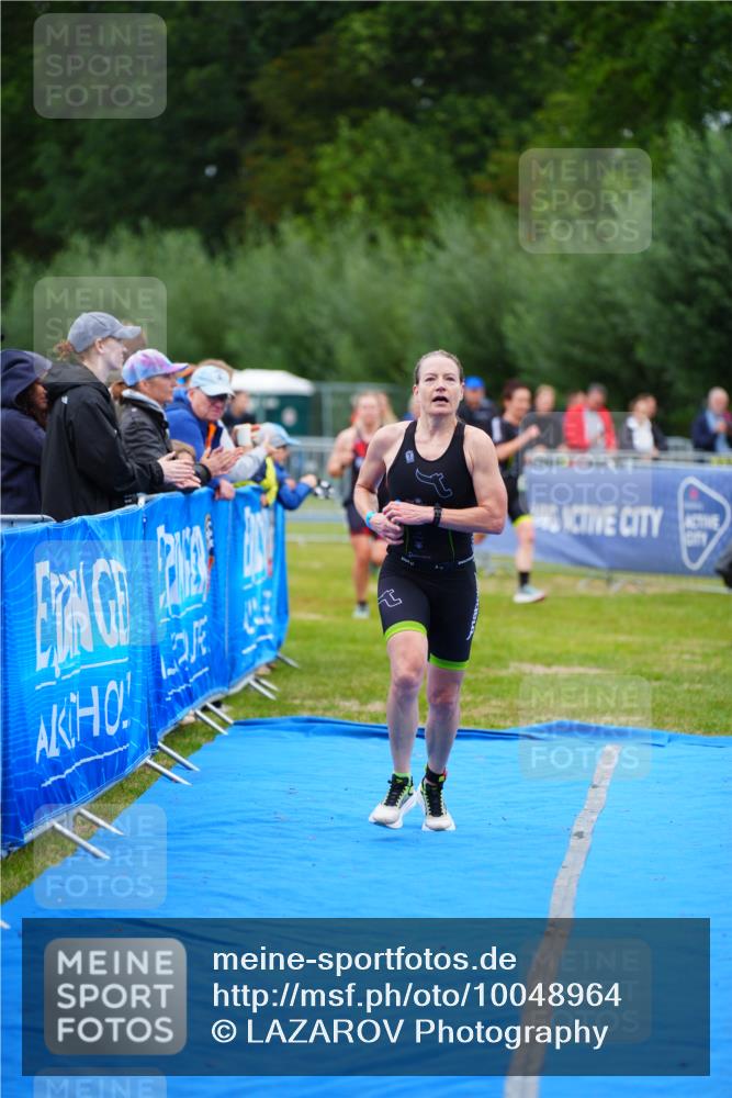 30.08.2026 - Elbe Triathlon Hamburg LAZAROV Photography http://msf.ph/oto/10048964 30.08.2026 10:34:45 Ziel 356, 385 meine-sportfotos.de