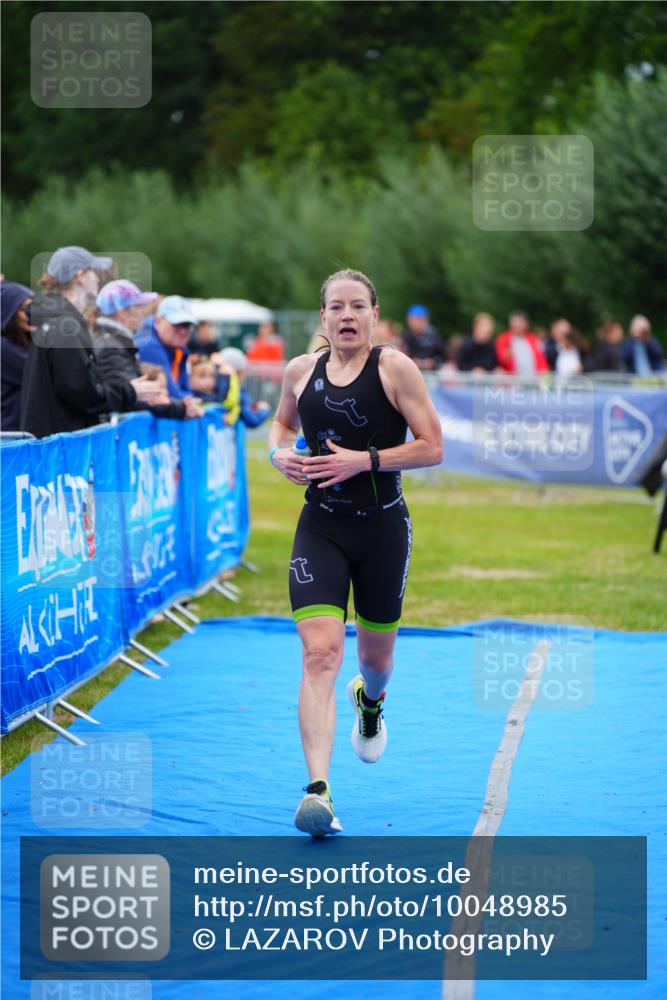 30.08.2026 - Elbe Triathlon Hamburg LAZAROV Photography http://msf.ph/oto/10048985 30.08.2026 10:34:46 Ziel 356, 385 meine-sportfotos.de