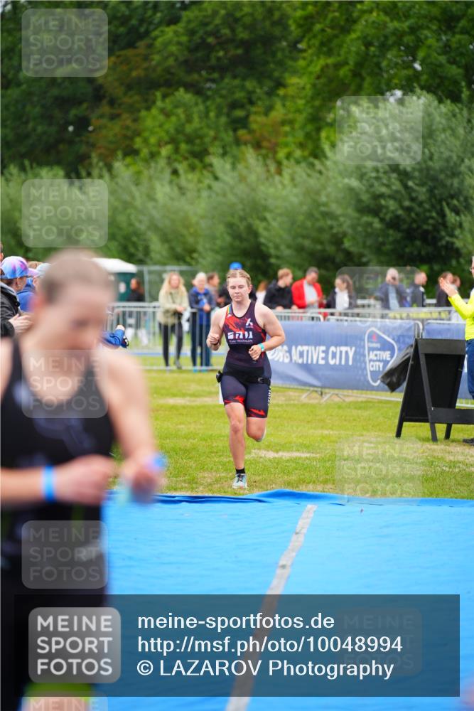 30.08.2026 - Elbe Triathlon Hamburg LAZAROV Photography http://msf.ph/oto/10048994 30.08.2026 10:34:48 Ziel 356, 385 meine-sportfotos.de
