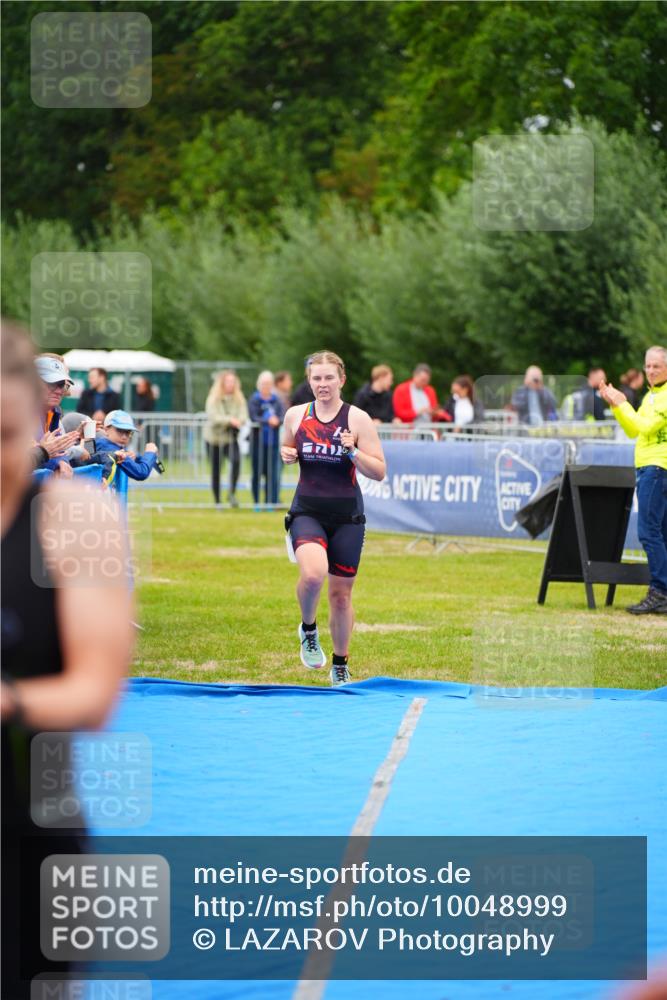 30.08.2026 - Elbe Triathlon Hamburg LAZAROV Photography http://msf.ph/oto/10048999 30.08.2026 10:34:49 Ziel 356, 385 meine-sportfotos.de