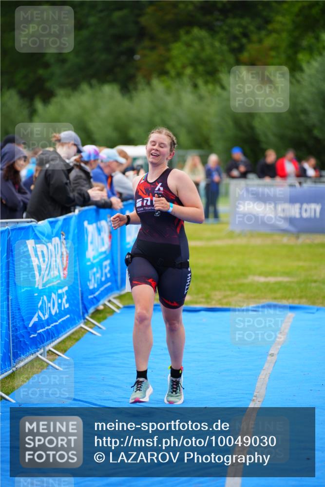 30.08.2026 - Elbe Triathlon Hamburg LAZAROV Photography http://msf.ph/oto/10049030 30.08.2026 10:34:51 Ziel 356 meine-sportfotos.de