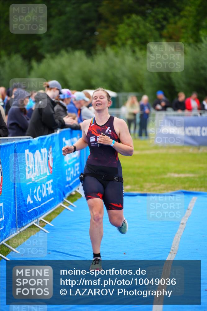 30.08.2026 - Elbe Triathlon Hamburg LAZAROV Photography http://msf.ph/oto/10049036 30.08.2026 10:34:51 Ziel 356 meine-sportfotos.de